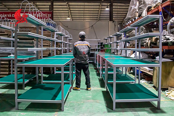 Cấu tạo mẫu bàn thao tác khung sắt 2 tầng 